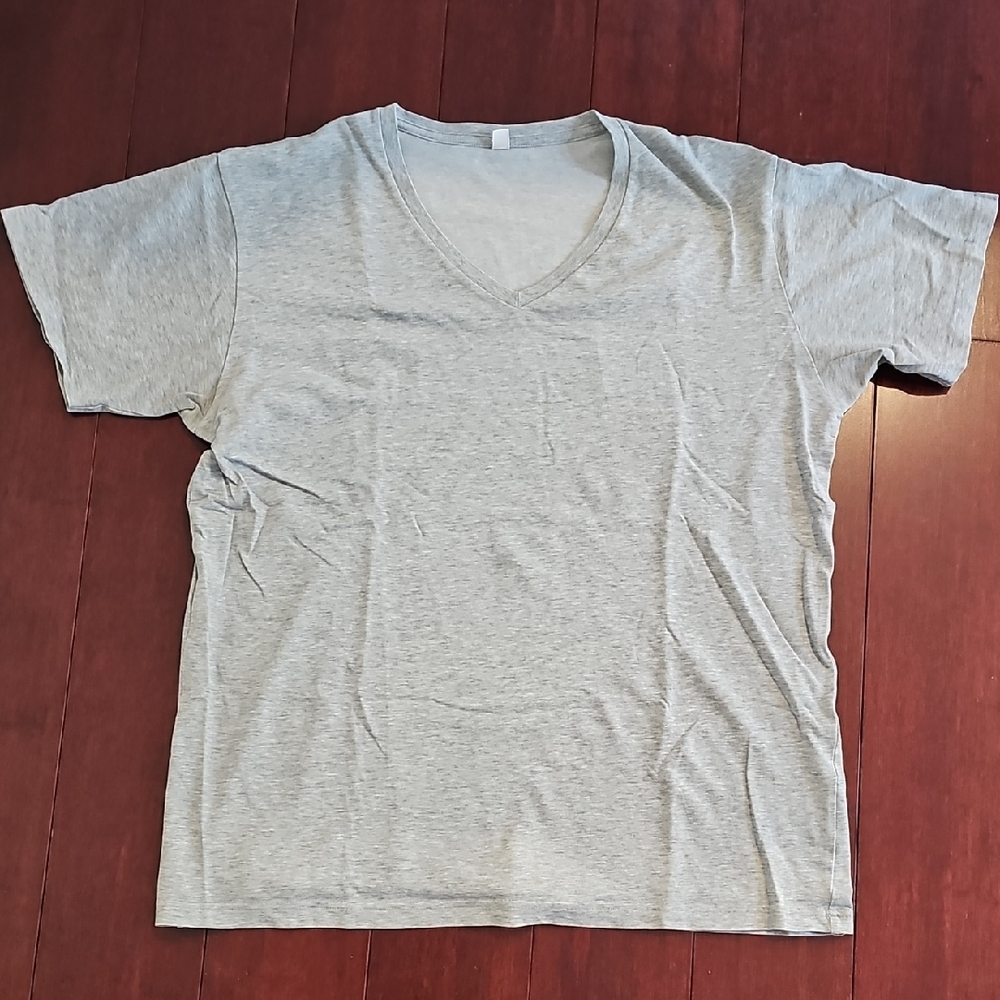 Uniqlo Light Gray V-Neck Men's Tee